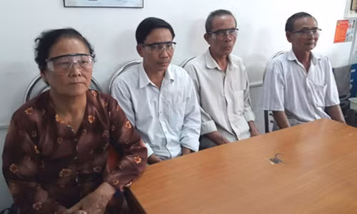 Bốn bệnh nhân đã nộp đơn khởi kiện Bệnh viện Quận 10 ra tòa.