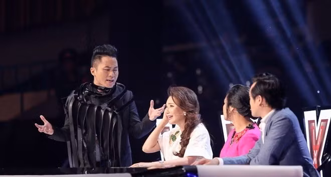 Ung xu xeo xat, hang loat sao nam Vbiz bi gan mac 