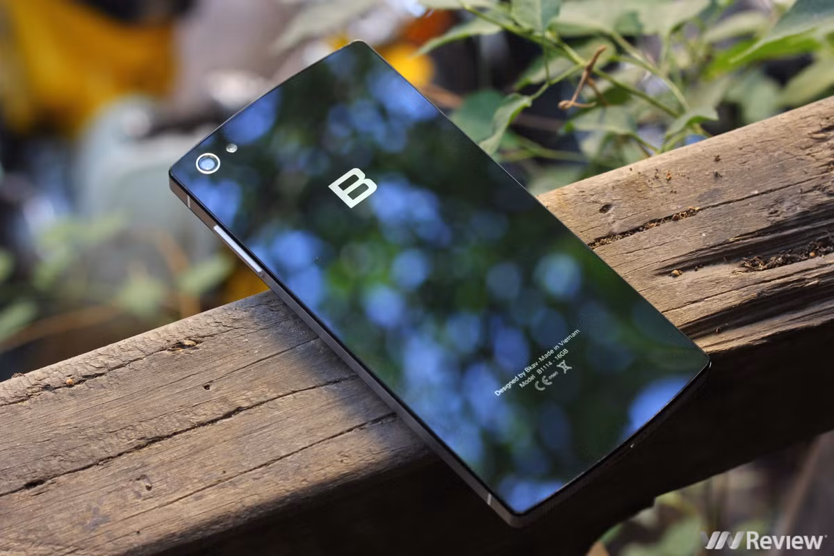 Bphone thế hệ đầu tiên với thiết kế cá tính, cấu hình mạnh mẽ nhưng vẫn chưa thực sự "ngon" như chính thừa nhận của CEO Nguyễn Tử Quảng.