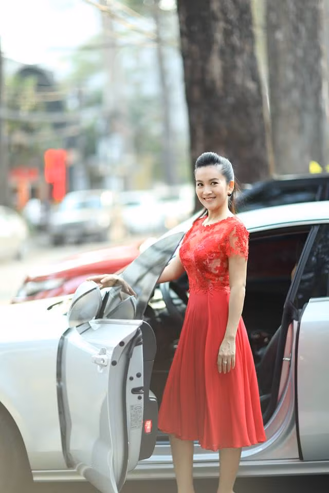 Vợ diễn viên Bình Minh ngày càng đẹp mặn mà.