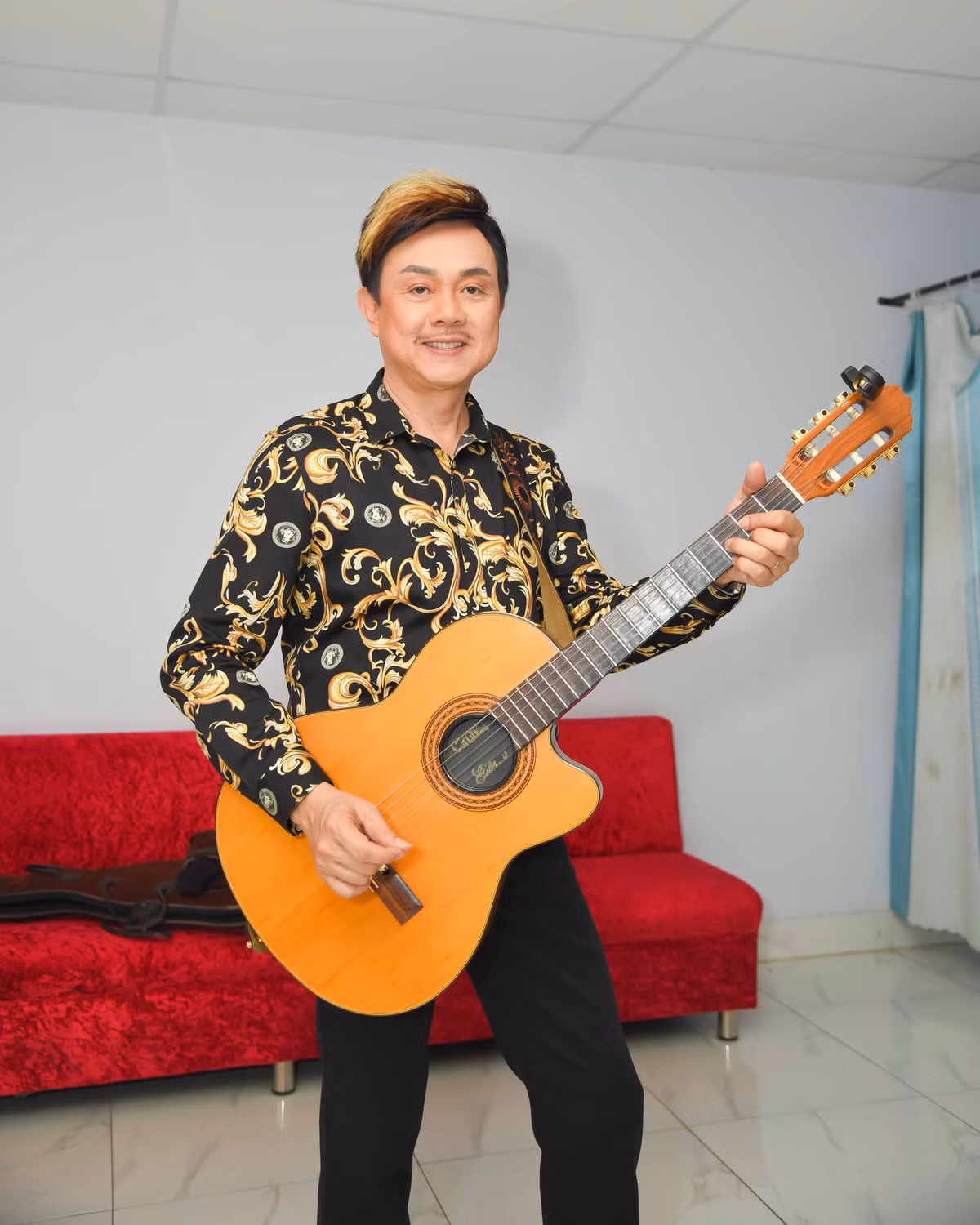 Vo Chi Tai tre dep khong ngo o tuoi U60