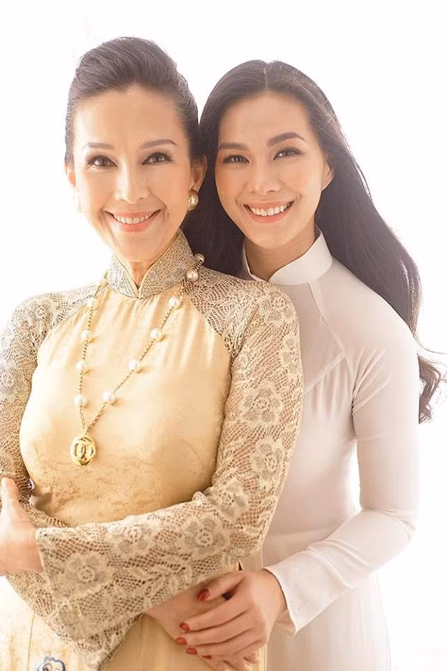Dù sinh ra trong một gia đình khá giả nhưng con gái cưng của "Nữ hoàng ảnh lịch" lại không chia sẻ gì nhiều về cuộc sống cá nhân, không quần áo hàng hiệu đắt tiền. Đặc biệt, cô cũng cũng không khoe mẽ mối quan hệ với những người nổi tiếng trong showbiz Việt.