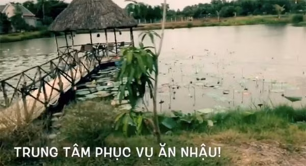 Có cả nơi ăn uống như phim kiếm hiệp.