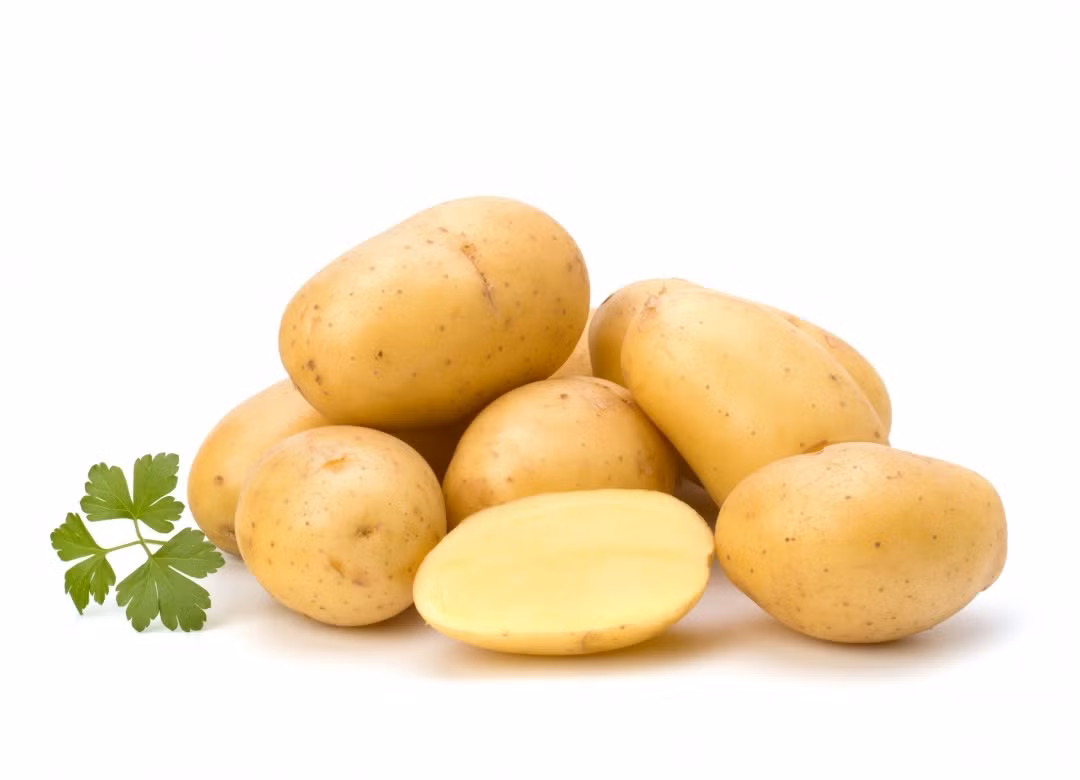 Công thức với nước ép khoai tây. Nước ép khoai tây có chứa các vitamin và khoáng chất kích thích tăng trưởng và phục hồi các tế bào da. Cắt khoai tây thành lát dày và nhẹ nhàng chà xát vào khu vực rạn da, để khô trong vài phút rồi rửa sạch với nước ấm. Lặp lại phương pháp này hàng ngày.
