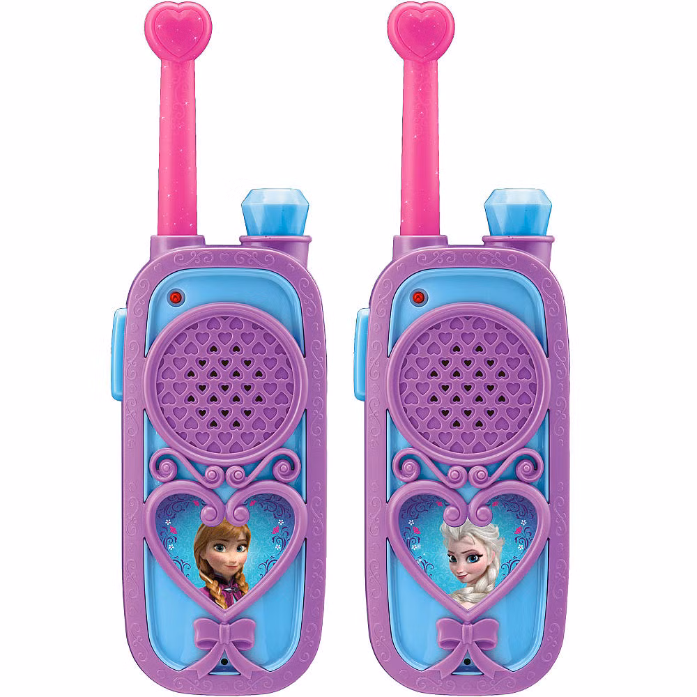 Bộ điện thoại kết nối bằng sóng radio, cho các bé cùng chơi với chị em gái của mình. Nếu bạn đang bận bịu dưới bếp, bạn cũng có thể dùng chiếc điện thoại này để "liên lạc" với bé ở trong phòng, gọi bé xuống ăn cơm hay nhắc nhở bé học bài... Rất vui vẻ mà hiệu quả phải không!