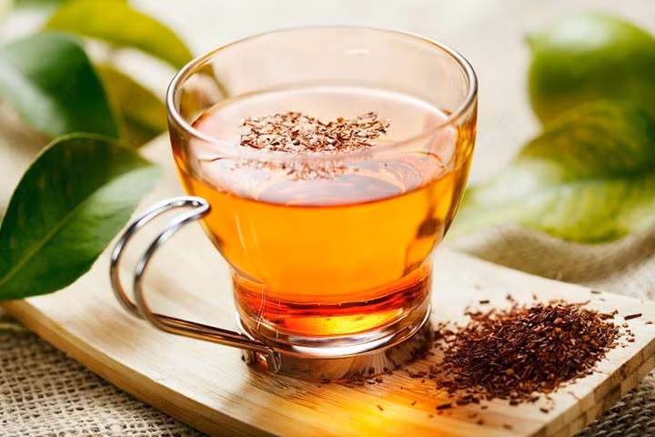 Chất chống oxy hóa trong nước ép quả nam việt quất cũng giúp làm suy yếu vi khuẩn, phá vỡ liên kết giữa giữa vi khuẩn và thành niệu đạo. (Nguồn Livestrongcdn)