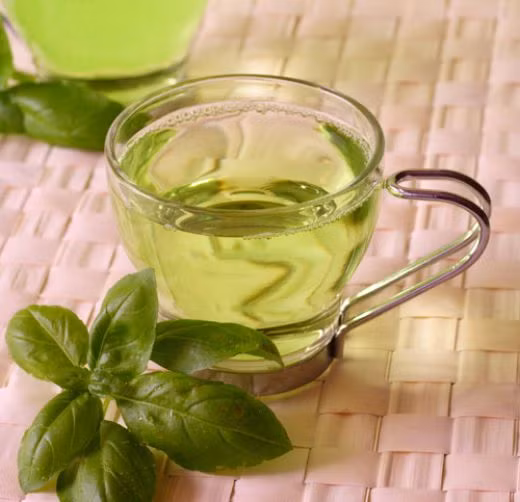 Bạn cũng nên sử dụng trà xanh mỗi ngày để ngăn ngừa các bệnh về xương khớp. Trong trà xanh chứa nhiều flavonoid và chất chống oxy hóa giúp giảm nguy cơ loãng xương. (Nguồn Gaiahealthblog)