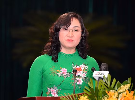 Bà Phan Thị Thắng, SN 1976, quê Long An. Trình độ chuyên môn: Thạc sĩ Kinh tế, Cử nhân Luật; Cao cấp lý luận chính trị. Bà Phan Thị Thắng từng giữ các chức Phó Chủ tịch UBND quận Bình Tân, Phó Giám đốc rồi Giám đốc Sở Tài chính. Tháng 7/2019, bà được bầu làm Phó Chủ tịch HĐND TP khoá IX, nhiệm kỳ 2016-2021. Ảnh: SGGP