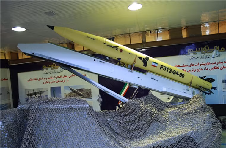Một sự kiện ngày Công nghiệp Quốc phòng tại Tehran hôm 22/8, Iran chính thức giới thiệu tên lửa đạn đạo tầm ngắn Fateh 313. Nó được công bố là thế hệ thứ 6 dòng tên lửa đạn đạo chiến thuật động cơ nhiên liệu rắn Fateh có tầm bắn tới 500km.