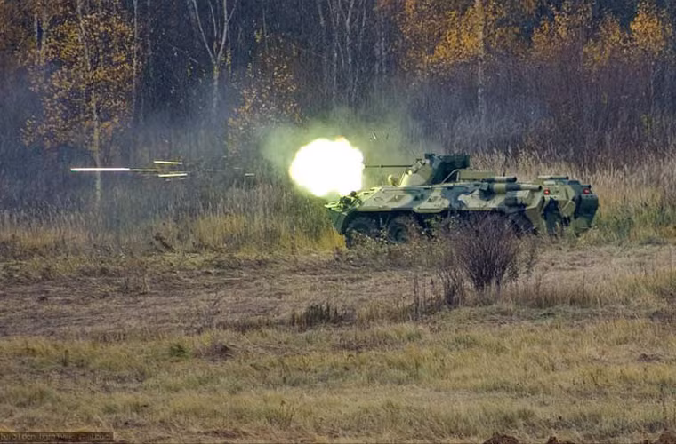 Hỏa lực pháo 2A72 trên BTR-82A được mô tả là có sức mạnh kinh người. Sĩ quan lực lượng đặc biệt Evgeny kể lại rằng, trong chiến dịch truy quét quân khủng bộ, một chiếc BTR-82A đã dùng 2A72 diệt gọn 200 tên, phá nát tòa nhà kiên cố nơi chúng trú ẩn.