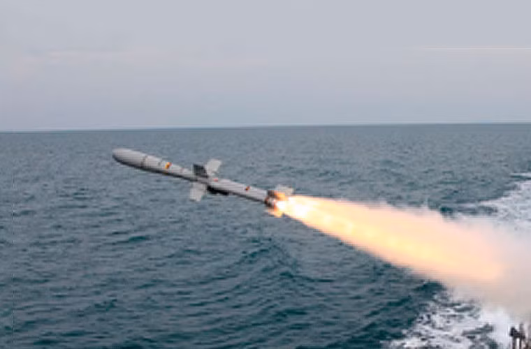 Marte là phiên bản của họ tên lửa hành trình Sea Killer do Italy thiết kế, chủ yếu trang bị trên các dòng trực thăng hải quân. Phiên bản trang bị cho SIGMA 6110 có thể là mẫu Marte Mk 2/N có thể tấn công mục tiêu ở cách 30km với hệ thống radar chủ động kết hợp hệ thống dẫn đường quán tính. Nguồn ảnh: Jane's