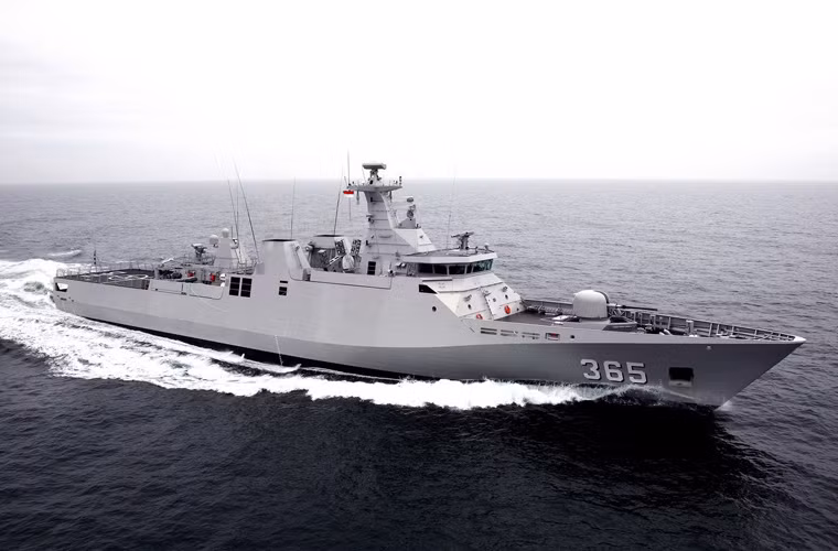 SIGMA là lớp tàu hộ vệ đa nhiệm do Damen thiết kế theo công nghệ module tiên tiến. Qua đó cho phép người ta có thể dễ dàng thay đổi kích thước lớp tàu tùy theo yêu cầu của khách hàng. Hiện nay, trên thế giới, Indonesia và Ma rốc là sử dụng nhiều lớp tàu SIGMA nhất. Trong ảnh là lớp SIGMA 9113 được Damen đóng cho Indonesia. Con tàu này dài 91m, rộng 13m, thủy thủ đoàn 80 người. Nguồn ảnh: Damen