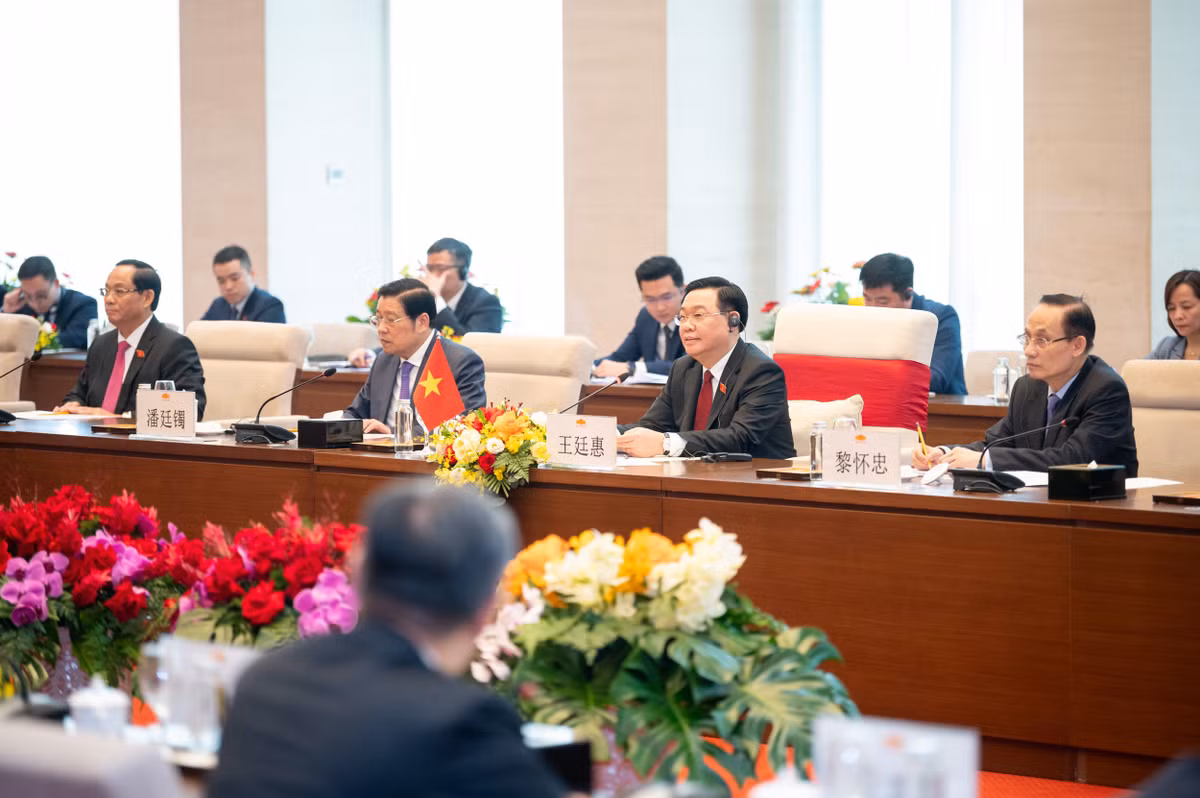 Chu tich Quoc hoi, Thu tuong hoi dam Tong Bi thu, Chu tich nuoc Trung Quoc-Hinh-5