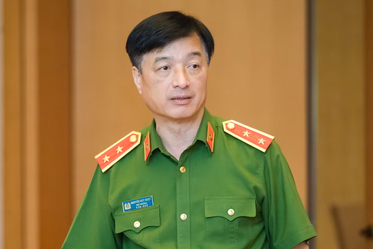Thứ trưởng Nguyễn Duy Ngọc trưởng thành từ cơ sở và đơn vị trực tiếp chiến đấu; được rèn luyện, thử thách qua nhiều cương vị lãnh đạo, chỉ huy các cấp trong ngành Công an từ trưởng Công an huyện Thanh Trì, Trưởng phòng Cảnh sát giao thông đường bộ đường sắt (PC27) Công an thành phố Hà Nội; Đại tá, Chánh Văn phòng Cơ quan cảnh sát điều tra (PC44); Phó Giám đốc Công an thành phố Hà Nội kiêm Thủ trưởng cơ quan Điều tra Công an thành phố Hà Nội.