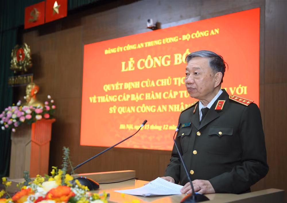 Bộ trưởng Tô Lâm tin tưởng, với kinh nghiệm thực tiễn trong thực hiện nhiệm vụ công tác, Thứ trưởng Lê Văn Tuyến và Thứ trưởng Nguyễn Văn Long tiếp tục phát huy phẩm chất đạo đức cách mạng, cùng tập thể Đảng ủy Công an Trung ương, lãnh đạo Bộ Công an lãnh đạo toàn lực lượng Công an nhân dân thực hiện thắng lợi nhiệm vụ bảo vệ an ninh quốc gia, bảo đảm trật tự, an toàn xã hội và xây dựng lực lượng Công an nhân dân thật sự trong sạch, vững mạnh, chính quy, tinh nhuệ, hiện đại…