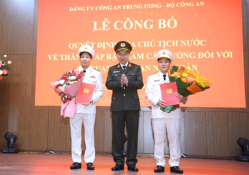 Hai Thứ trưởng được thăng cấp bậc hàm cấp tướng nguyện tuyệt đối trung thành với Đảng, Tổ quốc và Nhân dân, hết lòng phụng sự Tổ quốc, phục vụ Nhân dân; giữ vững phẩm chất đạo đức cách mạng, gương mẫu chấp hành chủ trương, đường lối của Đảng, chính sách, pháp luật của Nhà nước, quy định của Ngành. Luôn nêu cao vai trò gương mẫu của người cán bộ, đảng viên, tướng lĩnh, sĩ quan cao cấp của lực lượng Công an nhân dân, chấp hành nghiêm túc Quy chế làm việc của Đảng ủy Công an Trung ương, Bộ Công an, sự phân công của Bí thư, Bộ trưởng, sẵn sàng nhận, nỗ lực phấn đấu hoàn thành tốt nhiệm vụ được giao…
