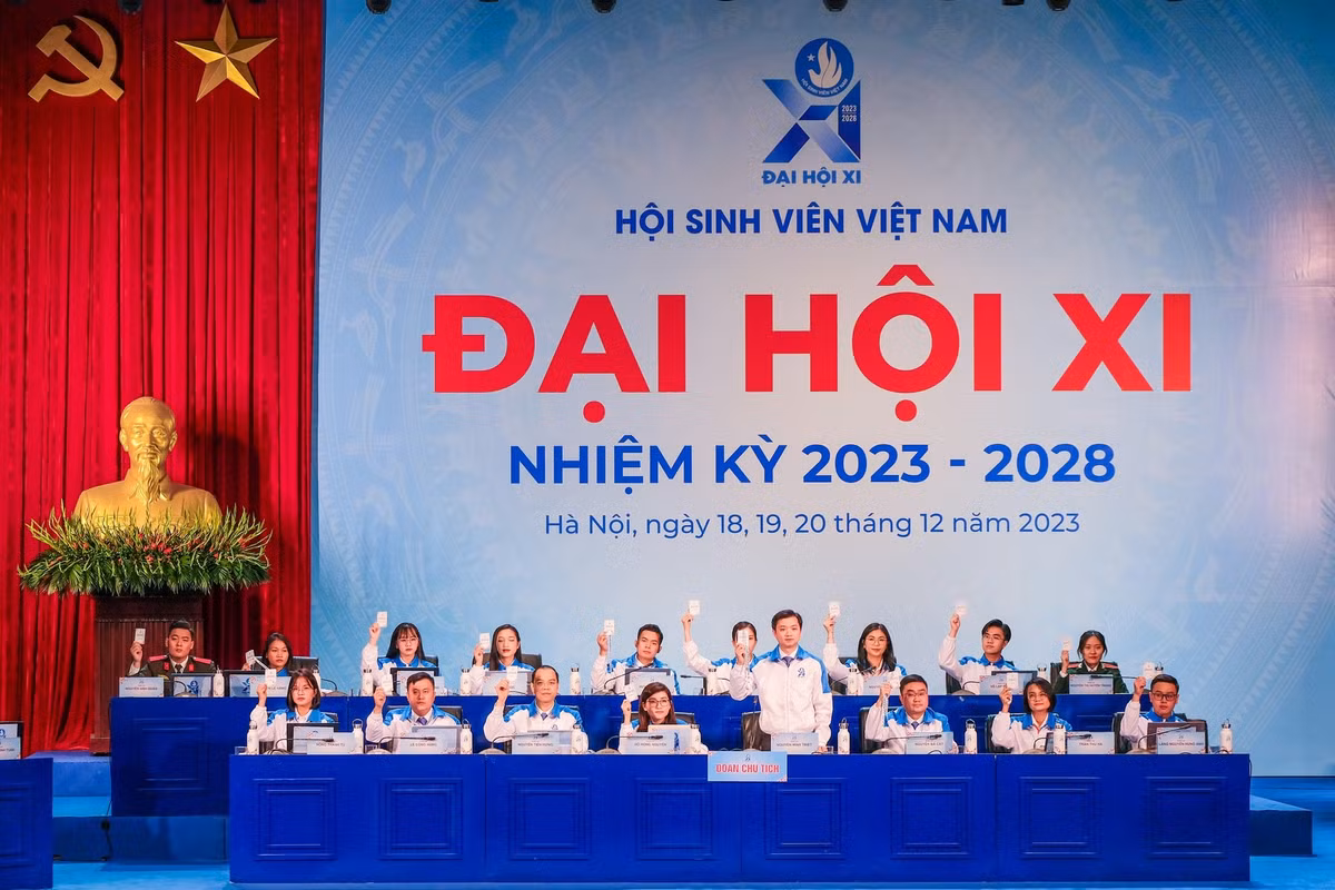 Chan dung Chu tich Trung uong Hoi Sinh vien Viet Nam khoa XI Nguyen Minh Triet