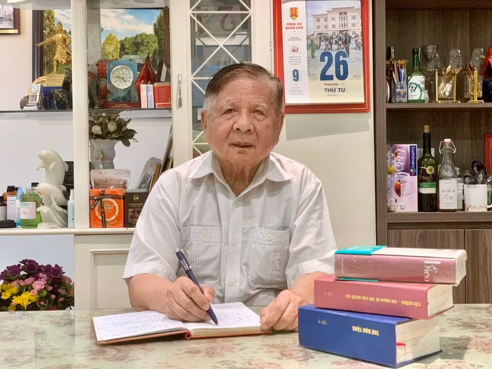 Sinh vien ban dam 4 lan bi duoi hoc: Khong moi, gay buc xuc… sao Bo GD&DT chua “huy”?-Hinh-2