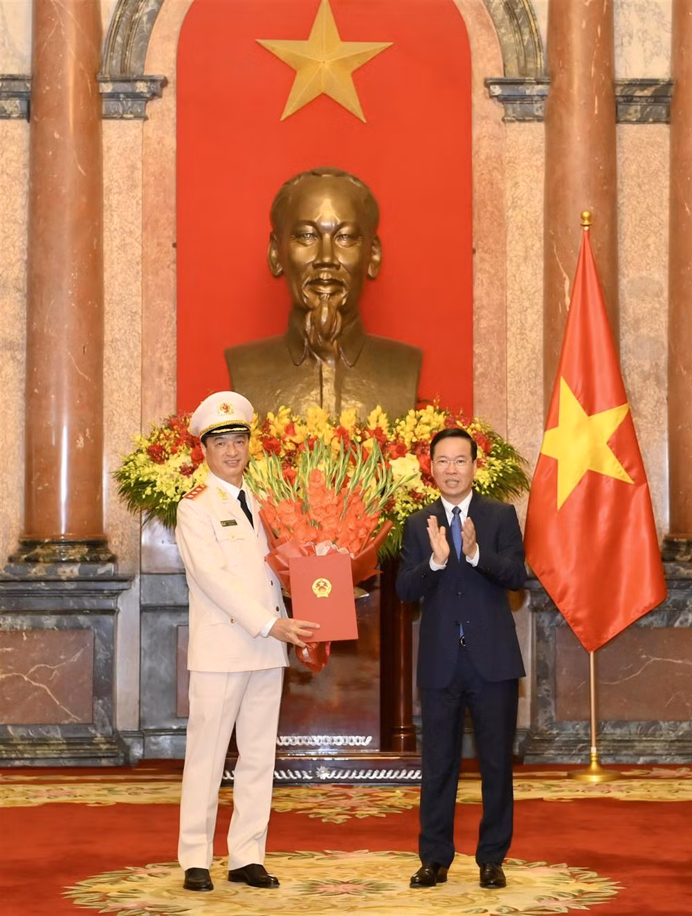 Năm 2021, Thứ trưởng Nguyễn Duy Ngọc được thăng quân hàm Trung tướng. Luật Công an nhân dân quy định, thời hạn thăng mỗi cấp bậc hàm với cấp tướng tối thiểu 4 năm, trường hợp cấp bậc hàm trước thời hạn hoặc thăng cấp bậc hàm vượt bậc với hàm cấp tướng do Chủ tịch nước quyết định.