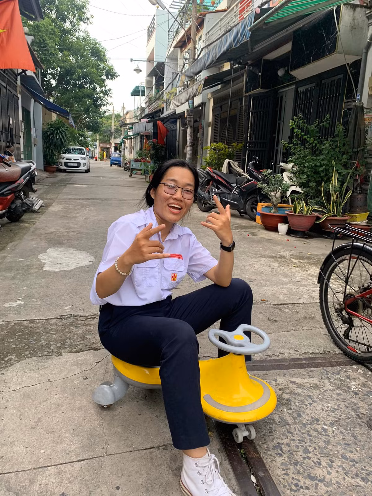 Thói quen để lông nách và không ngại phô diễn cho bàn dân thiên hạ trông thấy của Lê Thụy từng vấp phải chỉ trích.