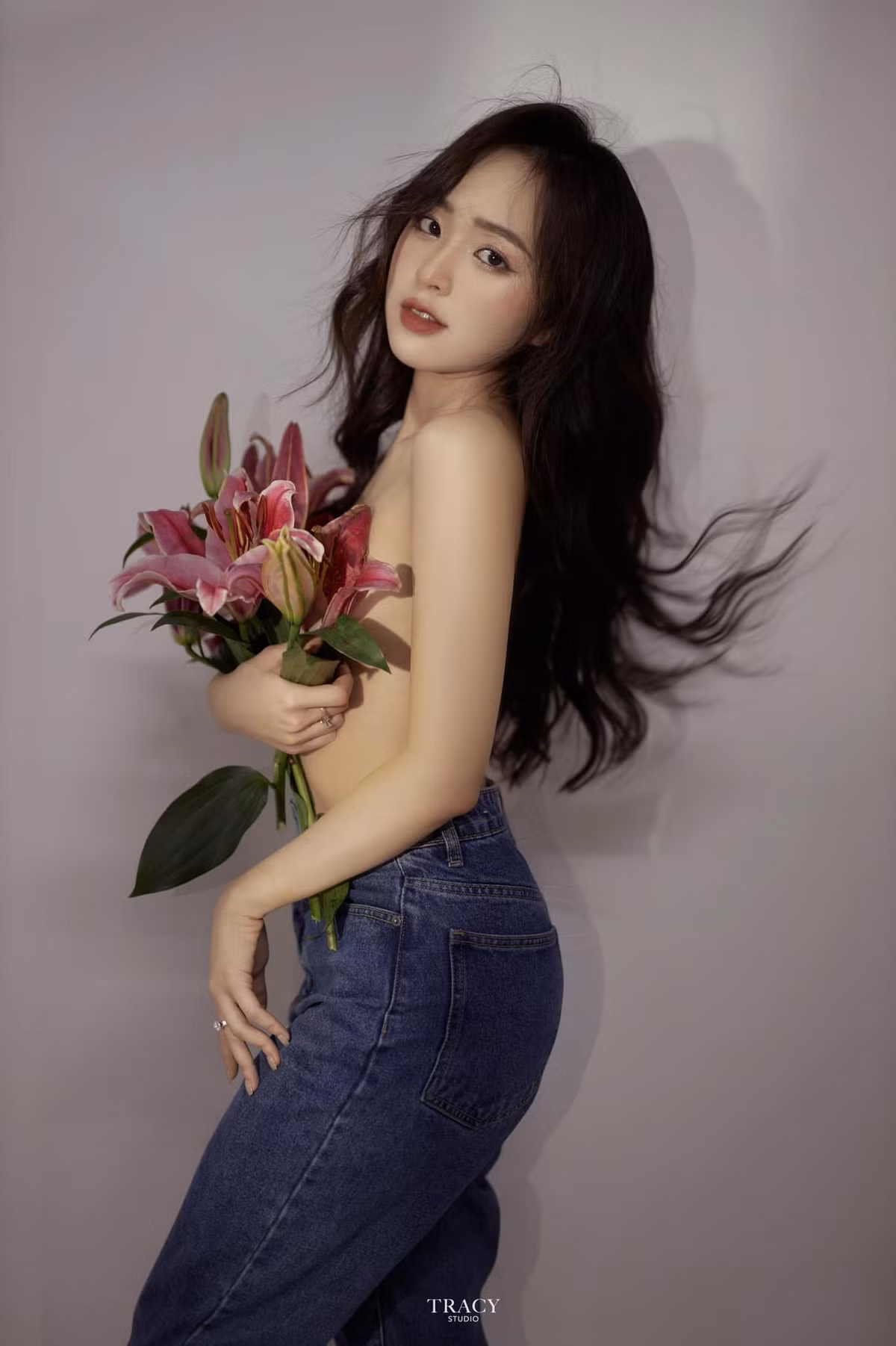 Dan hot girl gay chu y khi dien mot “khong phong ho” tren Instagram