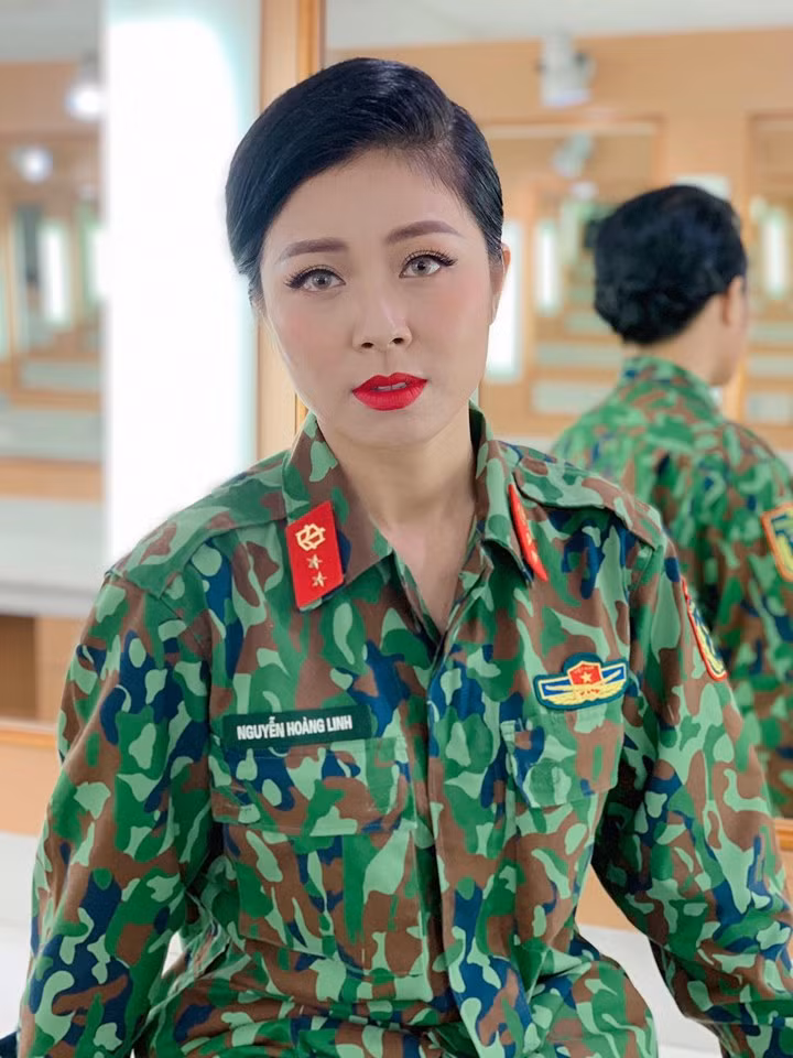 Nữ MC gây ấn tượng bởi chất giọng khỏe khoắn, lối dẫn duyên dáng, hoạt ngôn, đặc biệt là nụ cười tươi tắn.