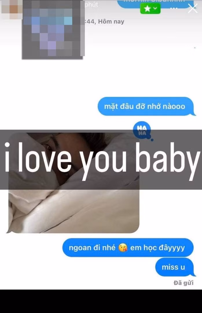 Trong cuộc trò chuyện, cả hai gọi nhau bằng biệt danh đáng yêu, liên tục cập nhật trạng thái với đối phương, bày tỏ sự nhớ nhung khi xa nhau.