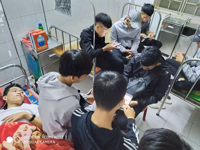 Dù với mỗi người, bạn thân lại được hiểu theo một cách khác nhau nhưng điểm chung có lẽ là càng thân, đối xử với nhau lại càng lầy lội.