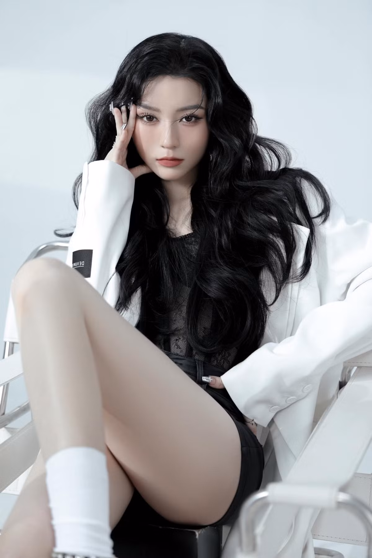 Điểm ấn tượng nhất trên gương mặt của Bâu chính là sống mũi cao và thon khiến góc nghiêng của cô bạn cực kì ăn ảnh.