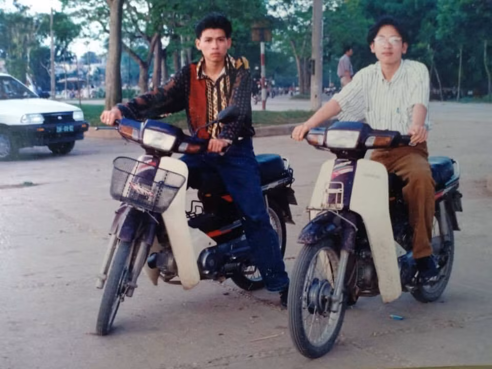 Theo lời kể, cách đây hơn 20 năm, các đôi trẻ yêu nhau thường rủ nhau đi phượt xa theo nhóm. Điểm đến thường là những nơi có phong cảnh đẹp như Tam Đảo, Ao Vua...
