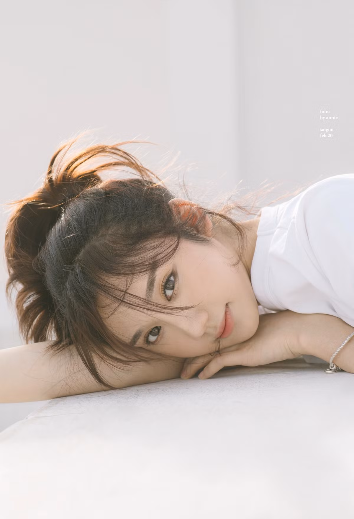 Vẻ ngoài của Mina được so sánh với hot girl Hàn Quốc, nhất là ở đôi mắt to cùng gương mặt nhỏ nhắn.