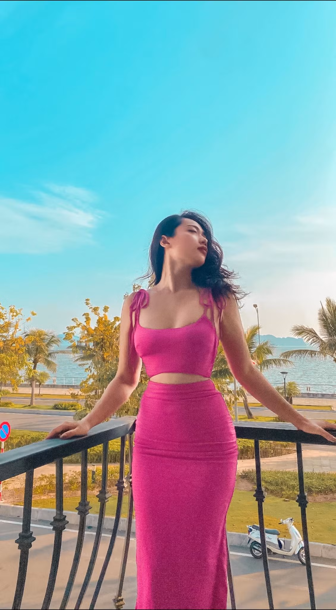 Để có được ngoại hình như hiện tại, hot girl 9x đã quyết tâm, kiên trì giảm cân. Cô nàng "độ dáng" bằng cách ăn uống khoa học, chăm chỉ luyện tập.