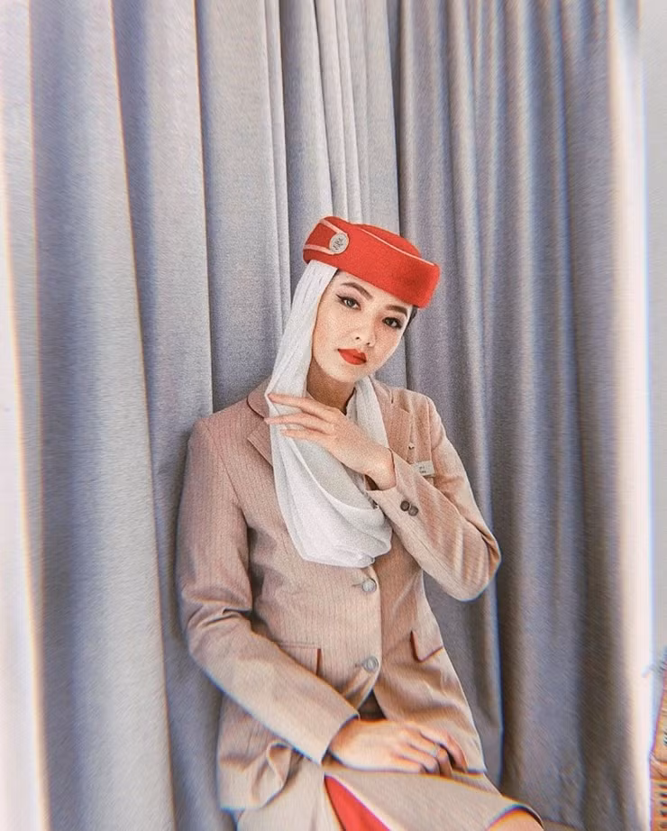 Trần Huyền Trang sinh năm 1993 là nữ tiếp viên hàng không của hãng được mệnh danh đắt giá nhất hành tinh có trụ sở ở Dubai.