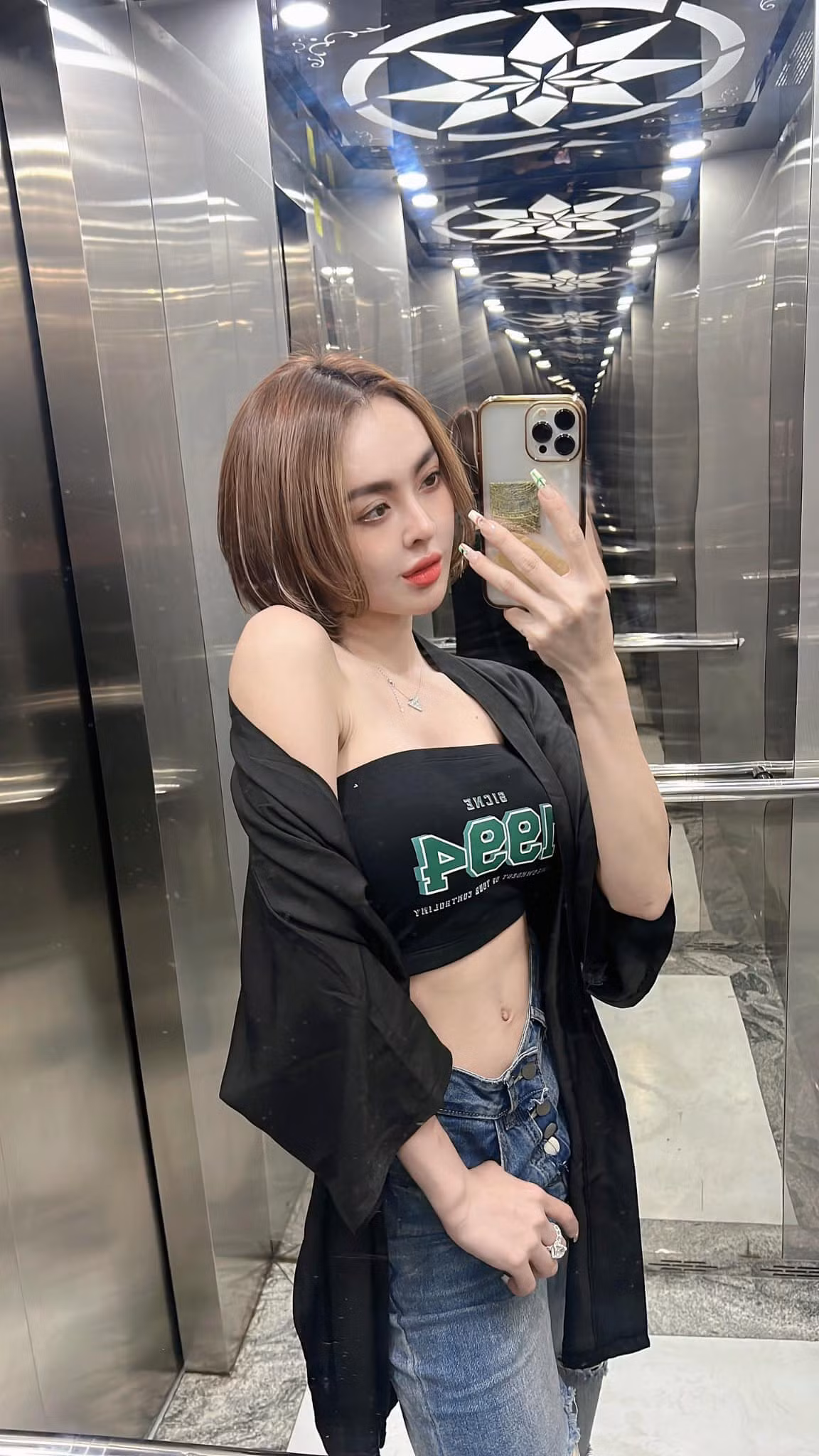 Vốn được mệnh danh là "hot girl bán hàng online" có thu nhập khủng, nên dễ hiểu tại sao Trang Nemo lại đưa ra phúc lợi cực hời dành cho nhân viên như vậy.