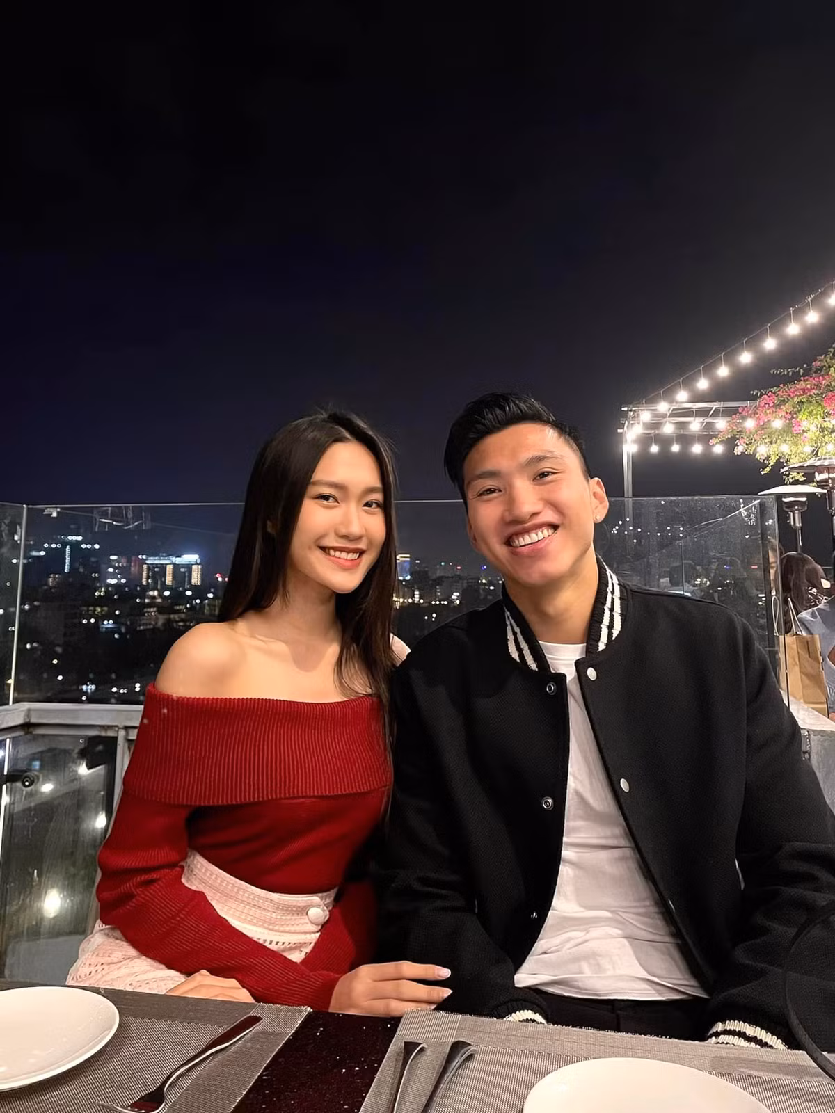 Mặc dù đang trong giai đoạn yêu đương nhưng Doãn Hải My được bố mẹ Đoàn Văn Hậu cưng chiều như con cái trong nhà.