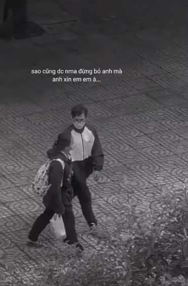 Theo đó chàng trai lụy tình này đã liên tục chạy đi chạy lại để van xin cô gái khiến cư dân mạng không khỏi xót xa. Ảnh: Chụp màn hình