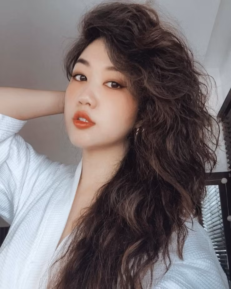 Nam Phương là cựu sinh viên ngành Kiến trúc (Đại học Bách khoa Đà Nẵng), cô được chú ý nhờ gương mặt xinh đẹp, dịu dàng đặc trưng của phụ nữ Á đông.