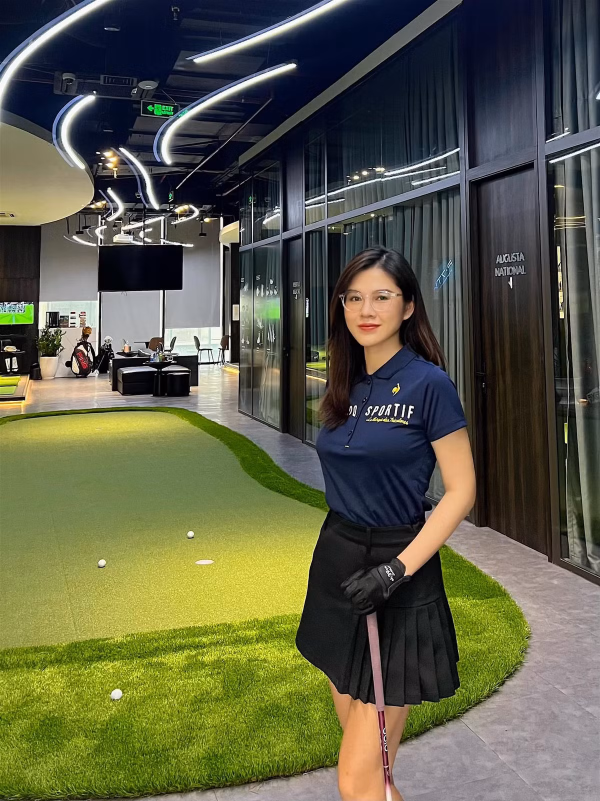 Họ tổ chức đám cưới hồi tháng 12/2020. Sau gần 2 năm về chung nhà, hiện nữ MC đang mang thai con đầu lòng cho anh xã đại gia. Ảnh: FBNV