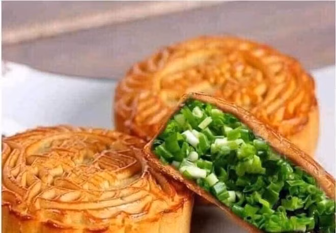 Không riêng gì nhân tiền, cư dân mạng còn cho ra đời loạt ảnh chế về loạt nhân bánh Trung thu lạ đời, nhìn vào đã thấy không ăn nổi làm cư dân mạng cười lăn lộn.