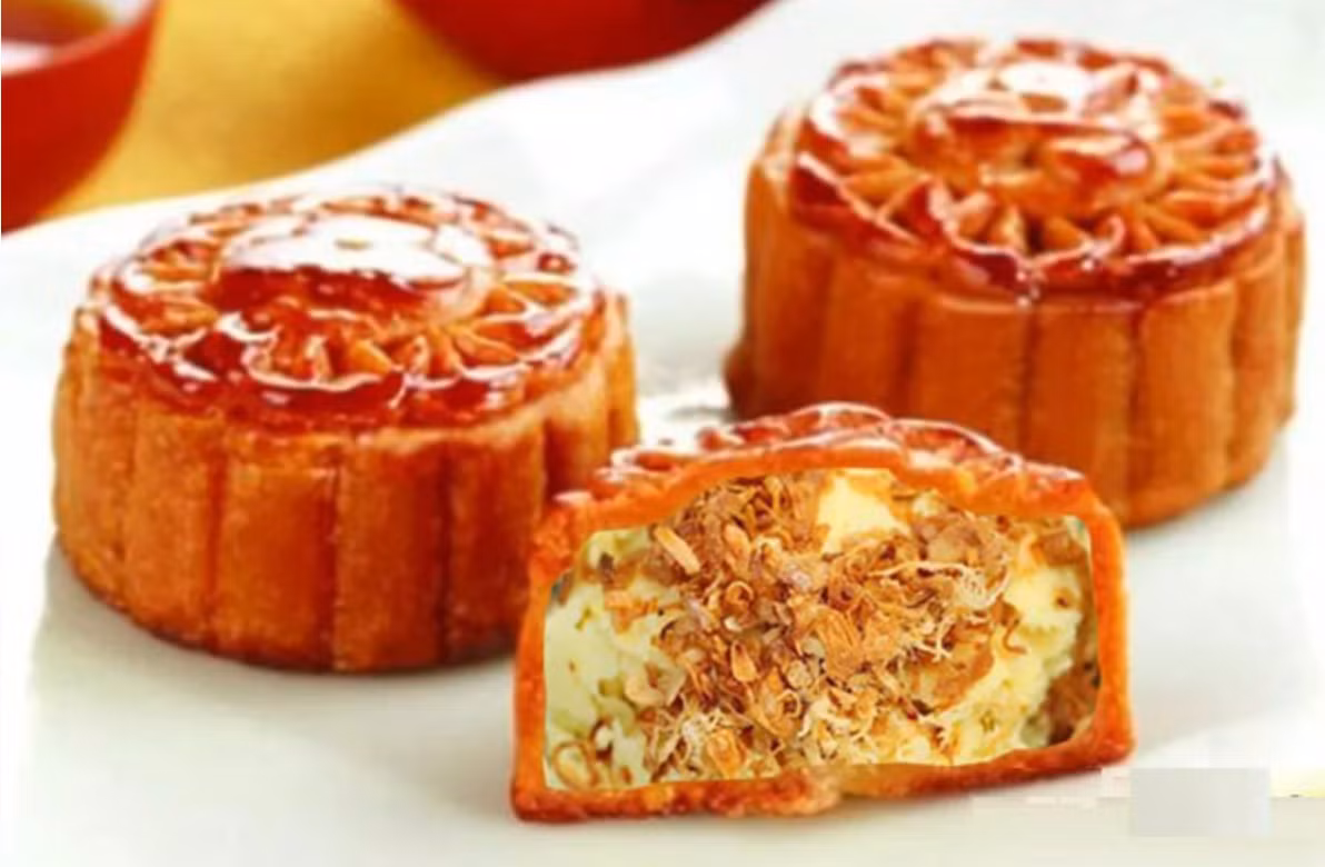 Bánh Trung thu nhân xôi xéo chắc hẳn là món ăn thích hợp cho buổi sáng.