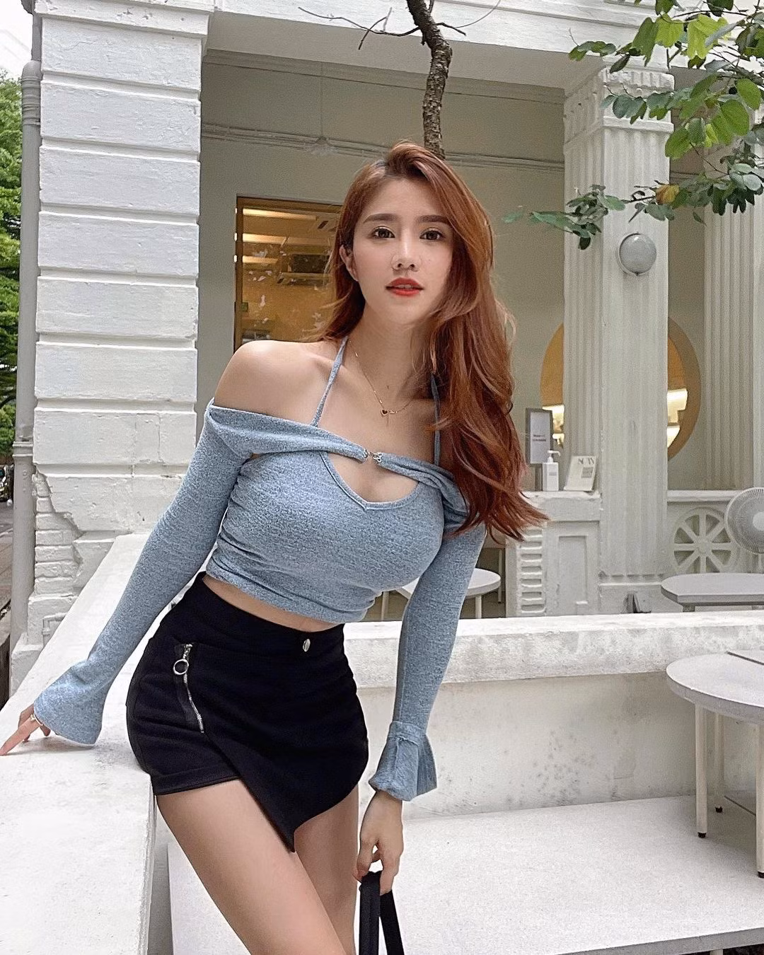 Người đẹp cũng đã kết hôn và làm mẹ của 2 thiên thần nhỏ. Được biết chồng của cô là doanh nhân Vincent Nee xuất thân trong gia đình giàu có.