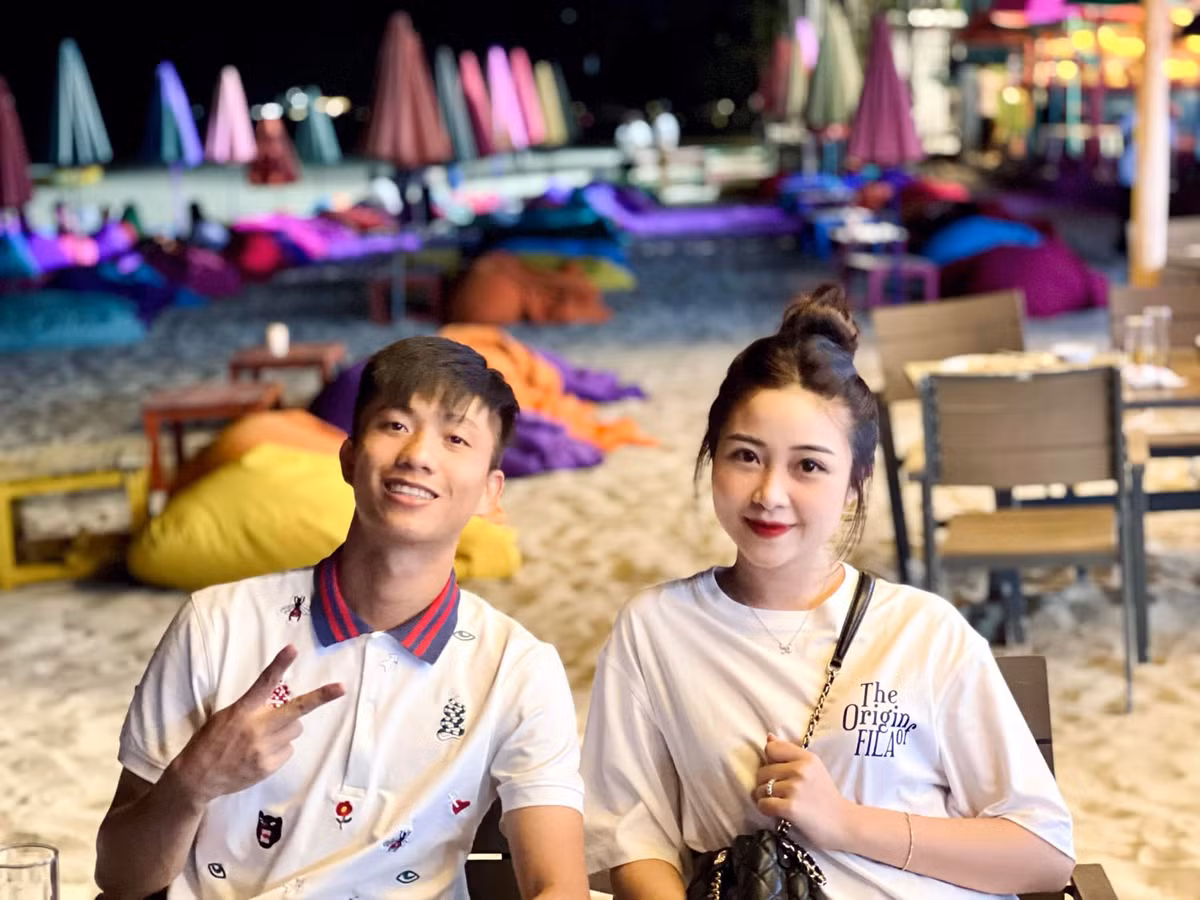 Cô từng nổi tiếng là "cô giáo hot girl" nhờ bức ảnh trong đợt thực tập tại trường mầm non huyện Diễn Châu.