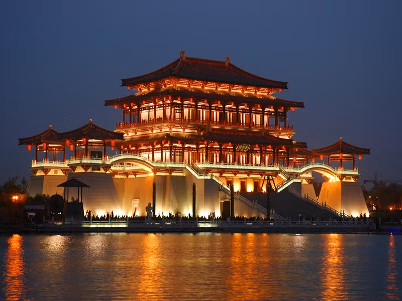 Tương tự như Lạc Dương, Trường An (tên hiện nay là Tây An) là kinh đô của 11 triều đại phong kiến Trung Quốc trong hơn 1.100 năm lịch sử. Những triều đại như: Tây Chu, Tây Hán, Tân, Tây Tấn, Tiền Triệu, Tiền Tần, Hậu Tần, Tây Ngụy... từng đóng đô ở Trường An.