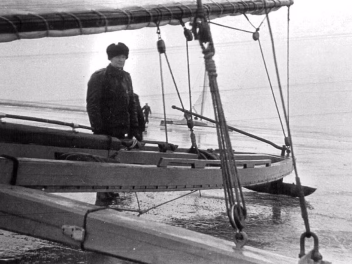 Mùa Đông năm 1941, những "điệp viên cánh trắng" của Liên Xô di chuyển trên mặt hồ Ladoga đóng băng.