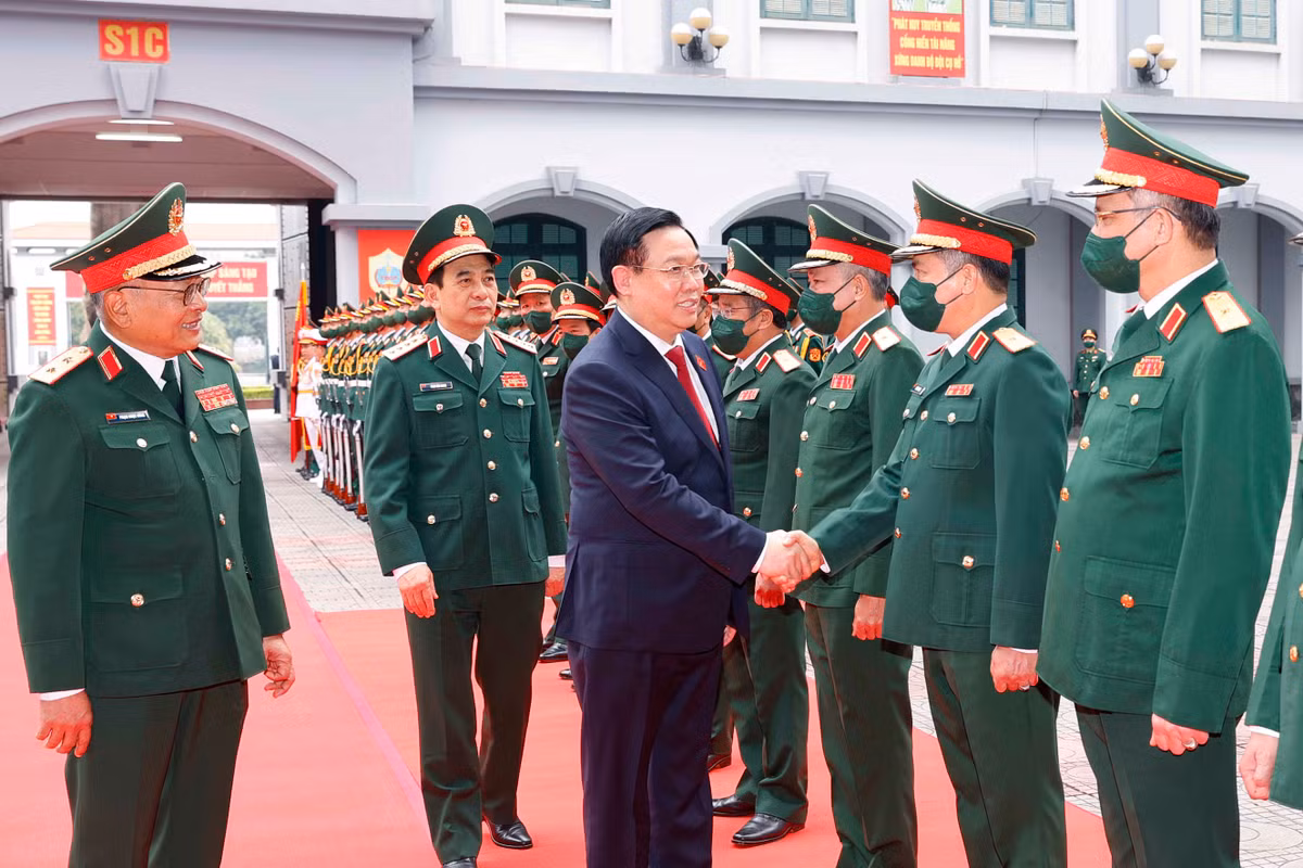 Chu tich Quoc hoi Vuong Dinh Hue tham va lam viec tai Tong cuc II-Hinh-2