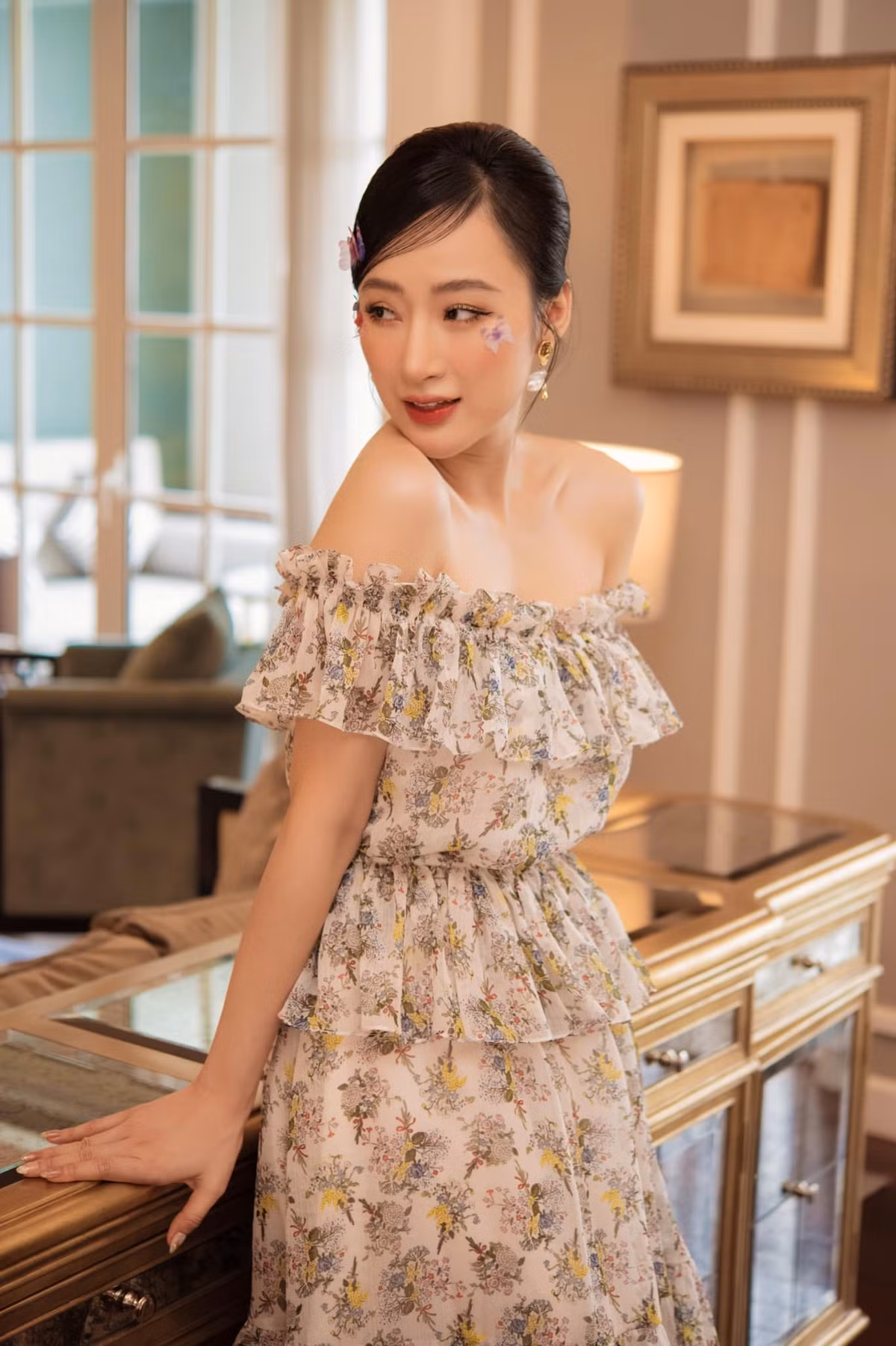 Hễ mỗi lần có động thái, hot girl đình đám một thời đều thu về lượt tương tác khủng.