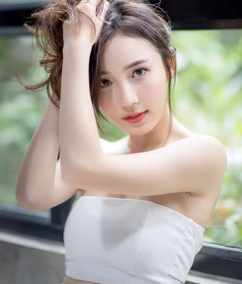 Gái xinh này từng du học Nhật Bản và tốt nghiệp Đại học tư thục Waseda - một trong những trường đại học tư thục nổi tiếng Nhật Bản và châu Á.