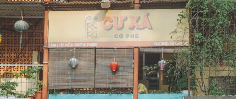 Đến đây bạn còn có thể gọi thêm những món quà vặt của tuổi thơ như ô mai hoa đào, bỏng ngô, mì trẻ em để nhớ lại ngày còn nhỏ. Ảnh: Facebook