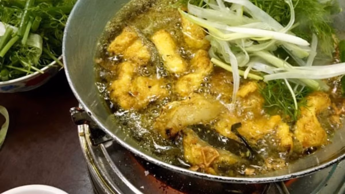 Dù hiện tại có nhiều thương hiệu chả cá ra đời ở Hà Nội, hương vị bí truyền qua nhiều thế hệ của gia tộc họ Đoàn vẫn khiến thực khách nhớ mãi.
