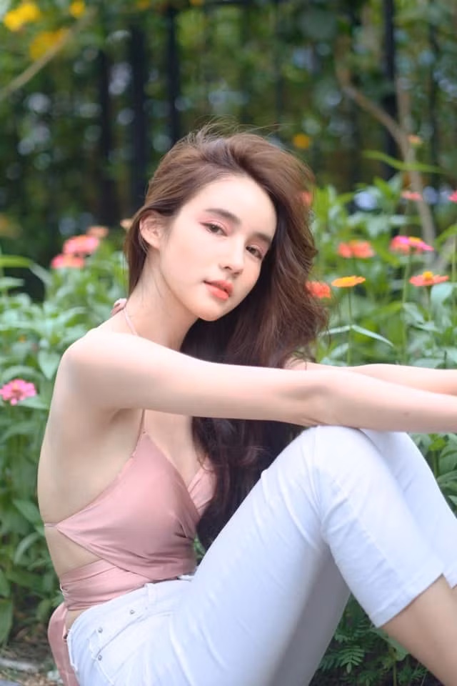 Ngoài việc từng đăng quang ngôi Hoa hậu, nữ hoàng sắc đẹp sinh năm 1997 còn được yêu mến qua các vai diễn trong những bộ phim như: Love Sick 2, There's Something About Tott, The Last Heroes, Gen Y…